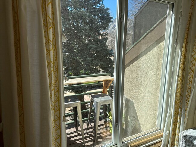 Foto del edificio - Cozy Upper-Level Condo Retreat