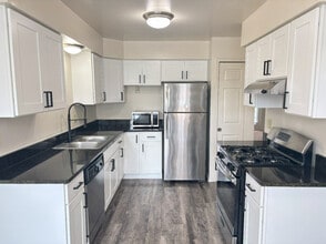 Building Photo - Woodland Mews