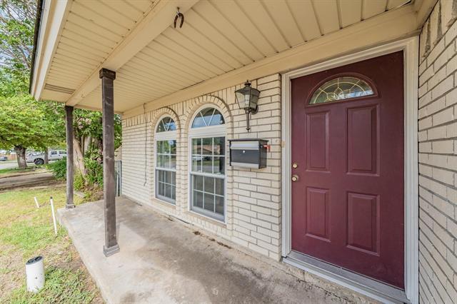 Building Photo - 605 Barkridge Trail