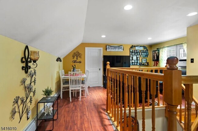 Building Photo - 356 Sherman St