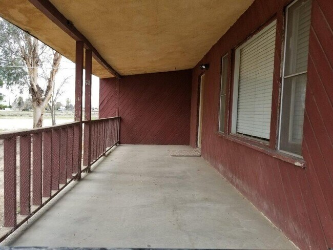 Foto del edificio - 13400 Rosedale Hwy