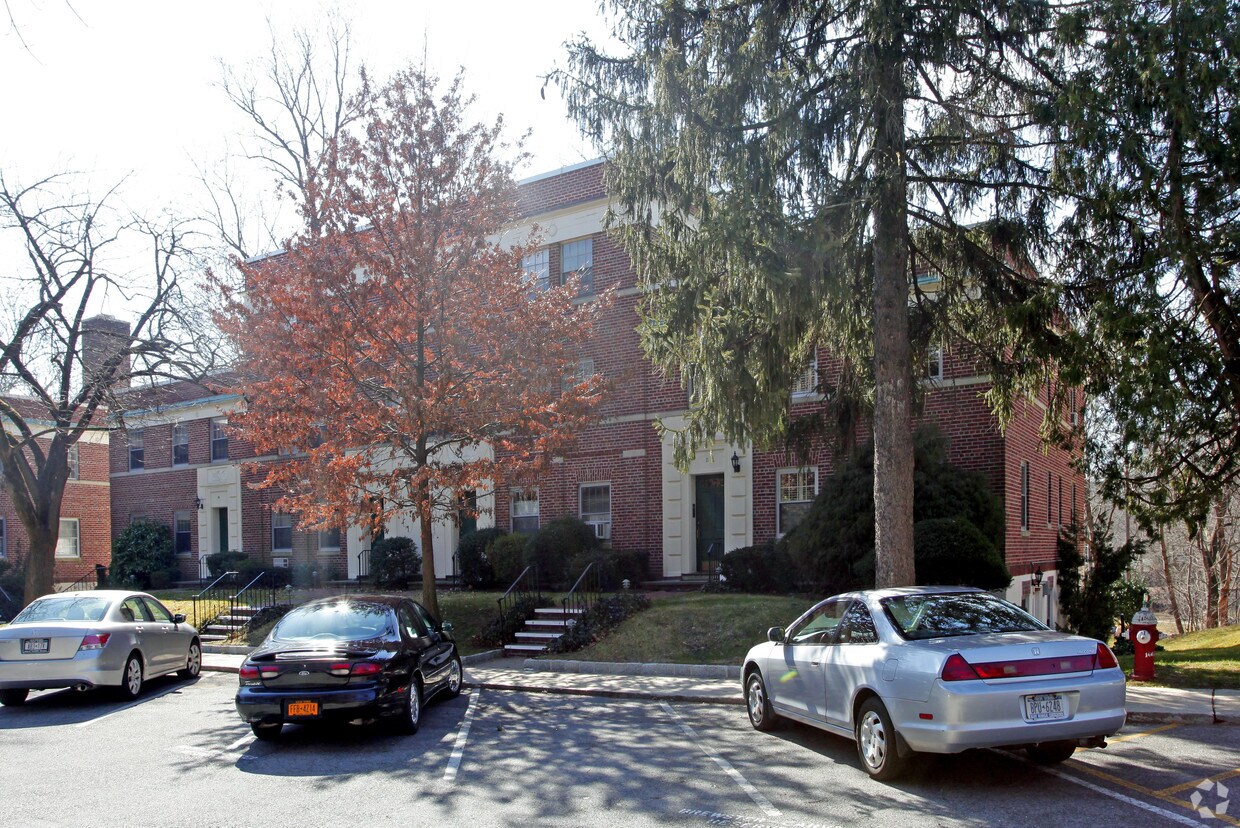 Building Photo - Brewster-Carver Apartments