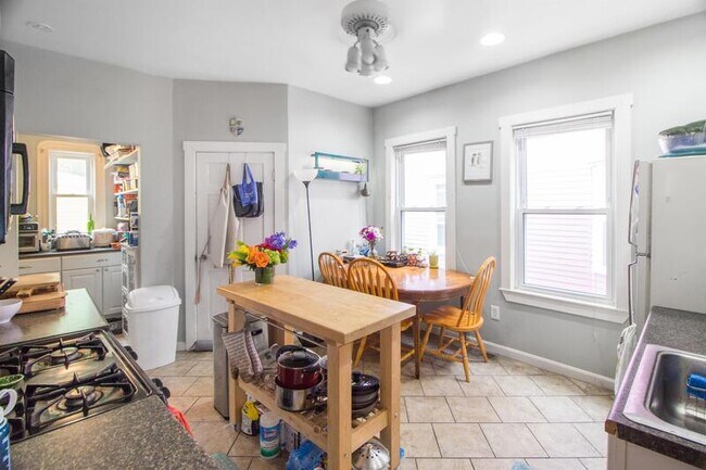 Foto del edificio - 37 Gold Star Rd