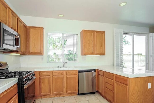 Building Photo - 2118 Bosc Ln
