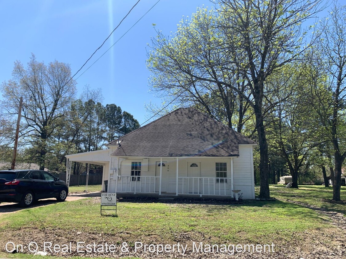 Primary Photo - 3 br, 1 bath House - 300-A E. Matthews