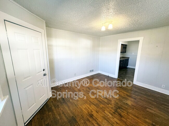 Building Photo - 1431 W Kiowa St