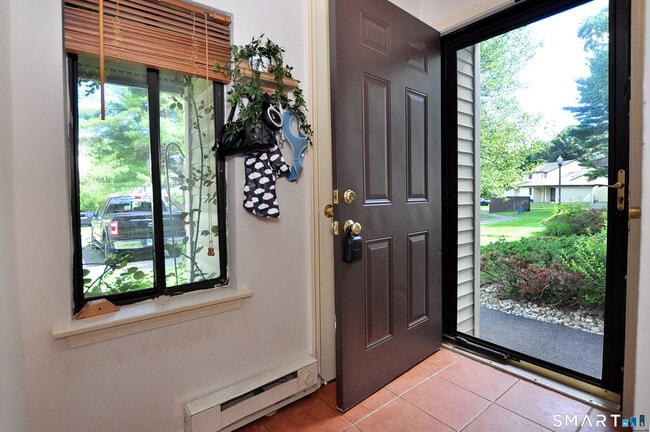 Building Photo - 30 Simsbury Landing