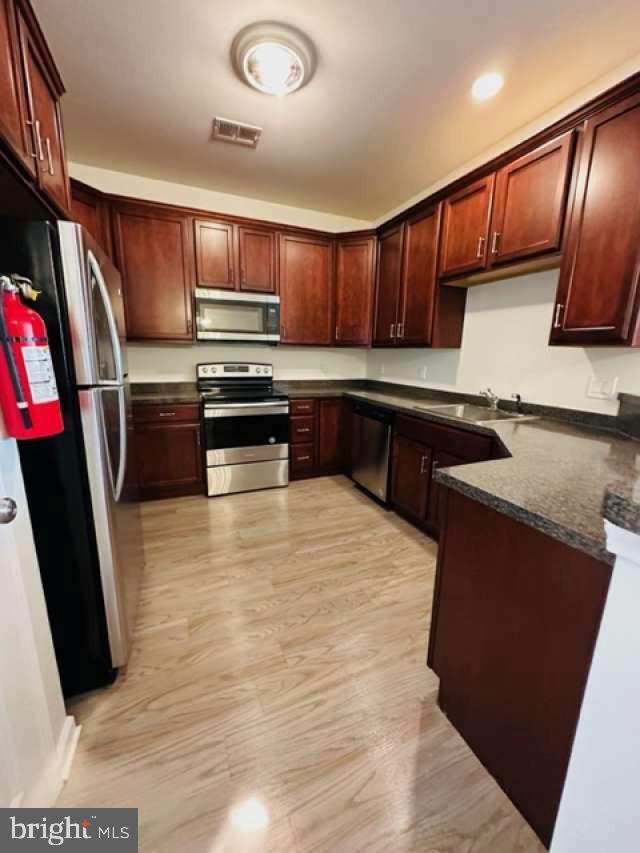 Foto del edificio - 108 Raphael Court