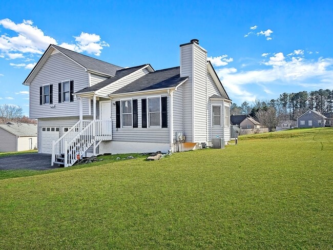 Foto del edificio - Charming 3 Bed, 2 Bath Home in Douglasvill...