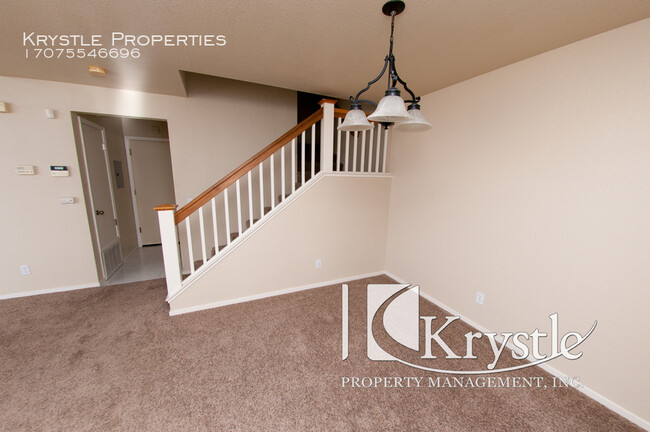 Building Photo - Gorgeous home in Glen Cove