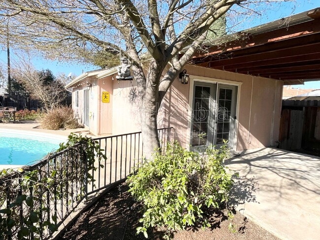 Foto del edificio - 687 Vallie Ct