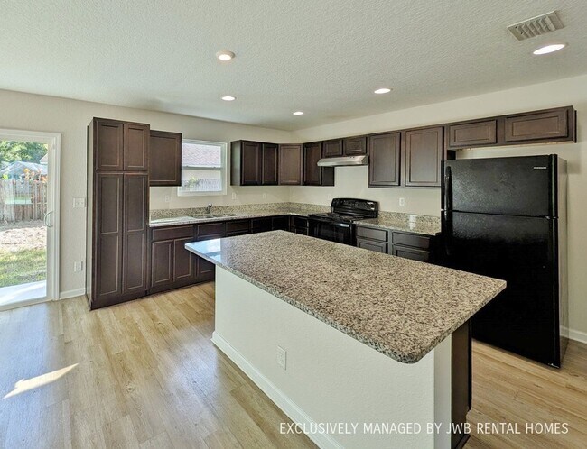 Building Photo - 5733 Carver Cir