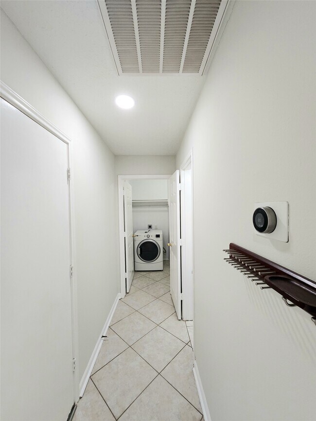 Building Photo - 14335 Berrington Dr