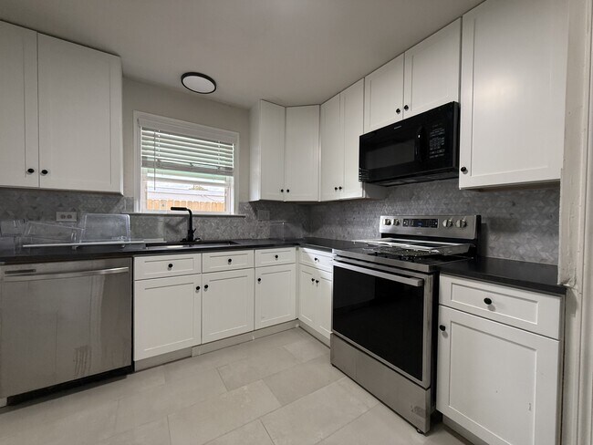 Foto del edificio - 3100 Thomas Ave