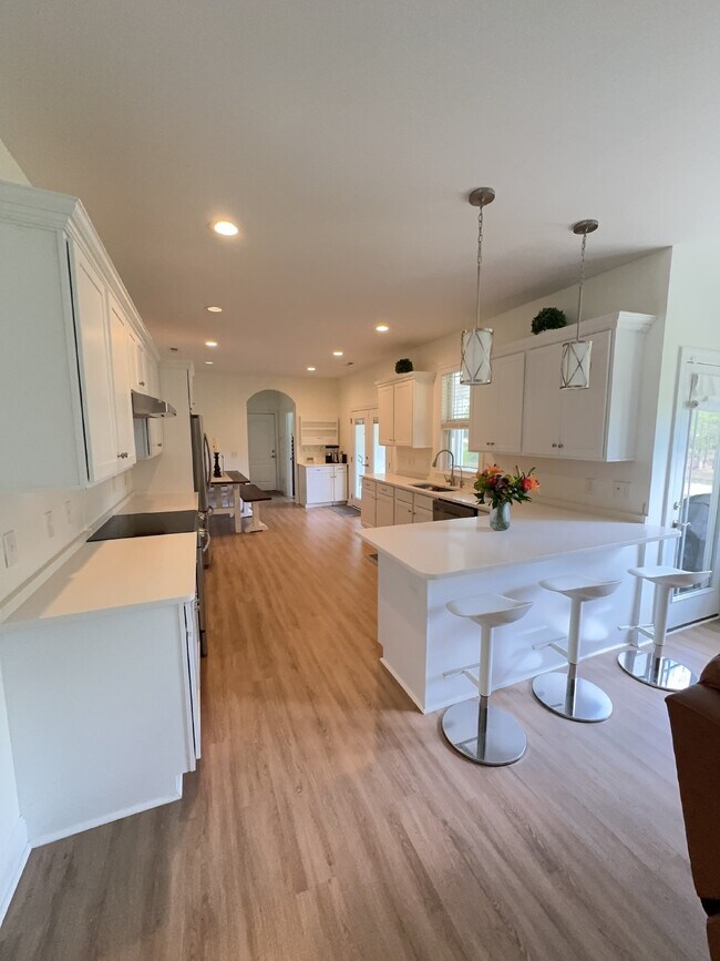 Foto del edificio - Beautiful 3 Bedroom, 2 Bathroom Home - 128...