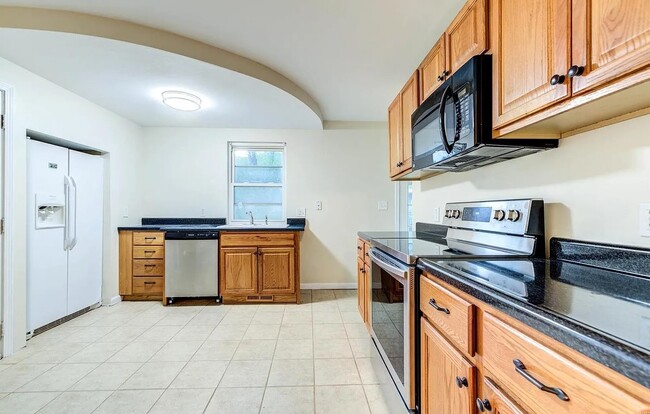 Building Photo - 805 Holiday Ave