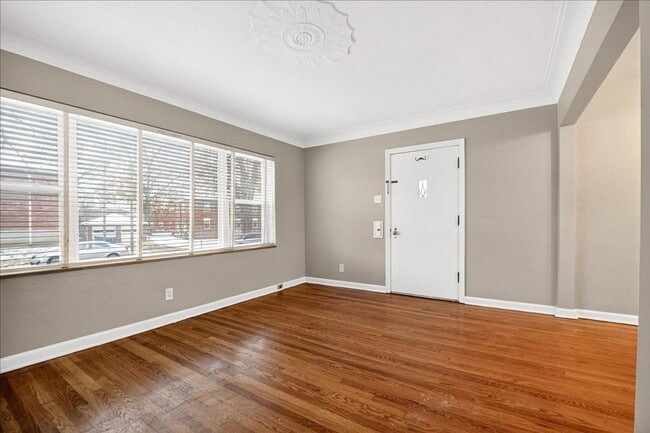 Building Photo - Duplex Alone