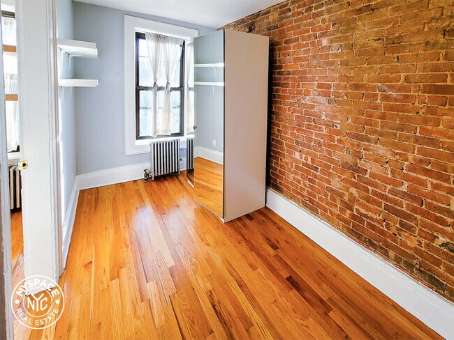 Building Photo - 37 Vanderbilt Ave