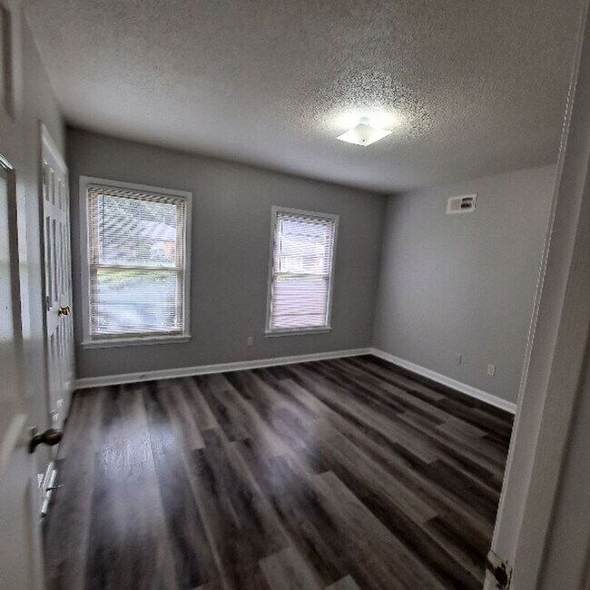 Foto del edificio - 5300 Honeywood Ave