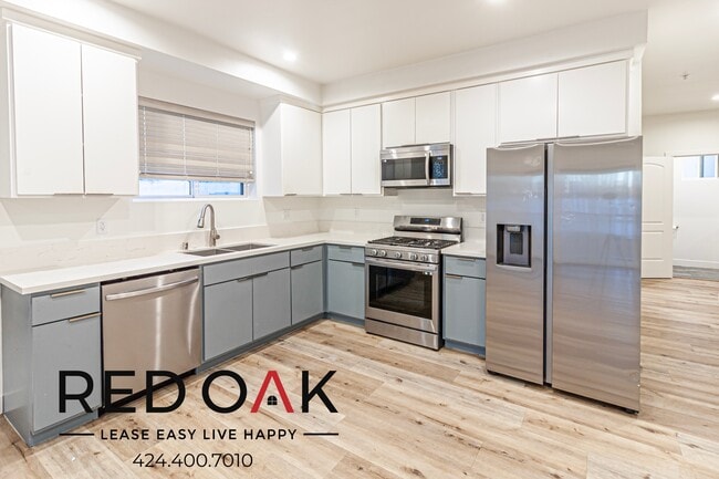 Building Photo - 5652 Farmdale Ave