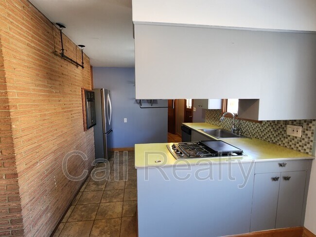 Foto del edificio - 7617 E Euclid Ave