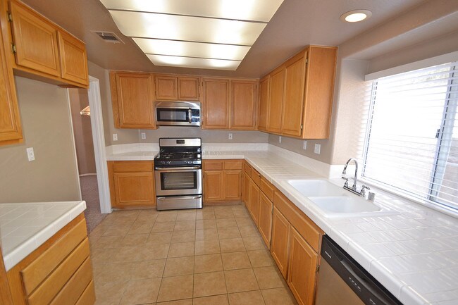 Foto del edificio - 5565 N Cypress Dr