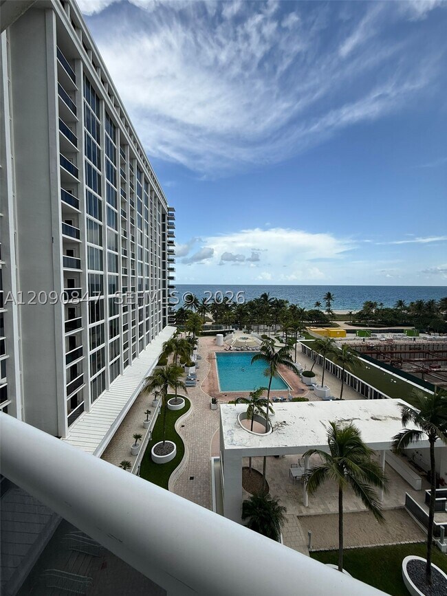 Foto del edificio - 10275 Collins Ave