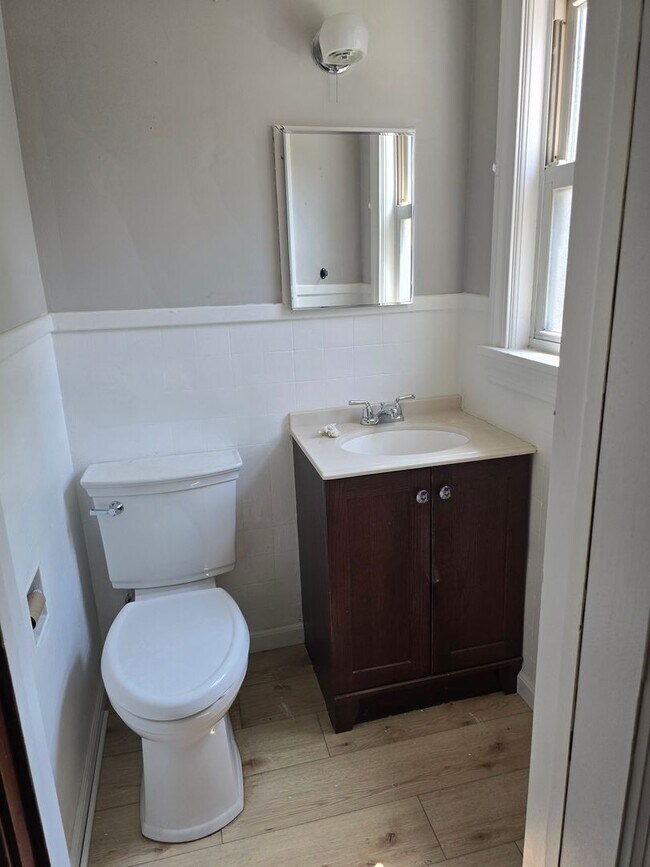 Building Photo - Lawrence Duplex