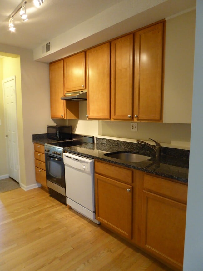 Building Photo - 118 3rd St NE