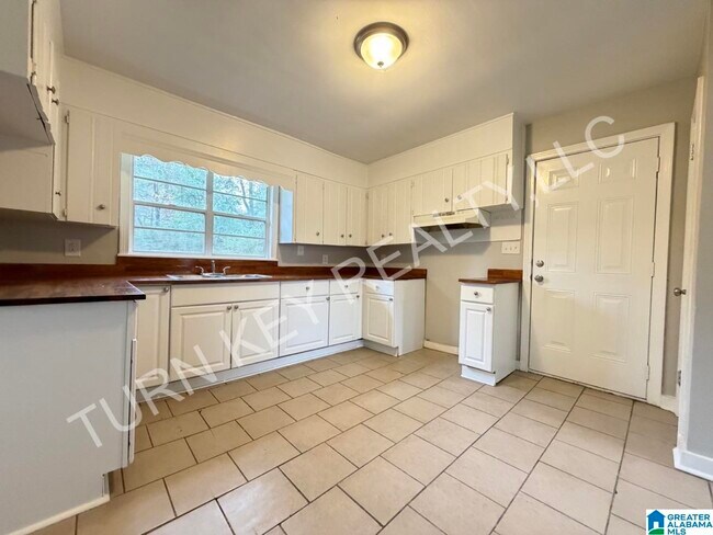 Foto del edificio - 908 5 Mile Rd