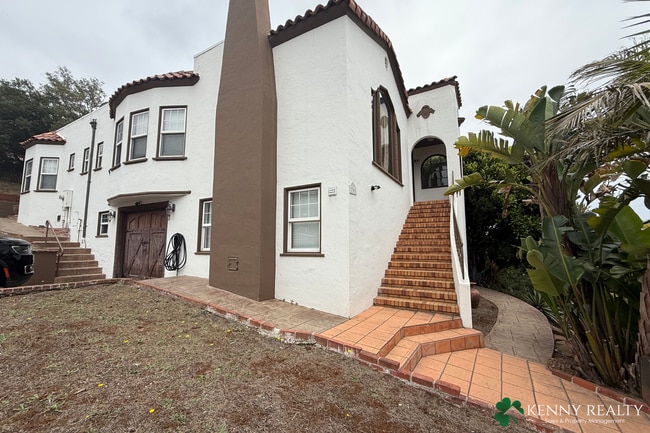 Charming Victorian 3 Bedroom Home in Colma - Charming Victorian 3 Bedroom Home in Colma