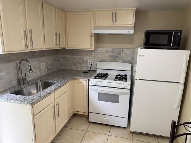 Foto del edificio - 613 Carol Terrace