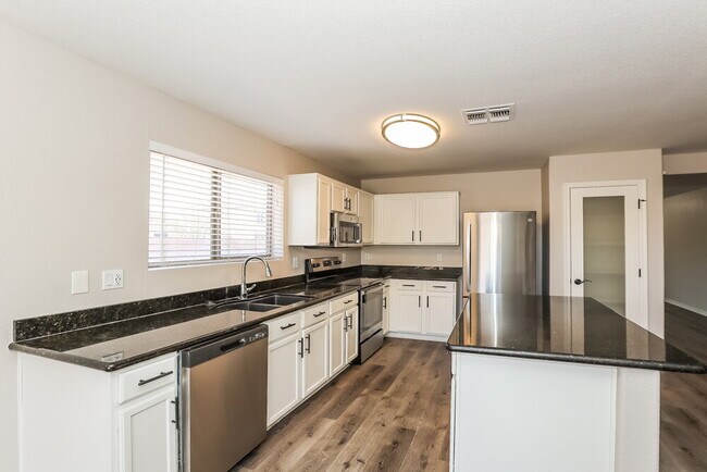 Foto del edificio - 11462 E Quarry Ave