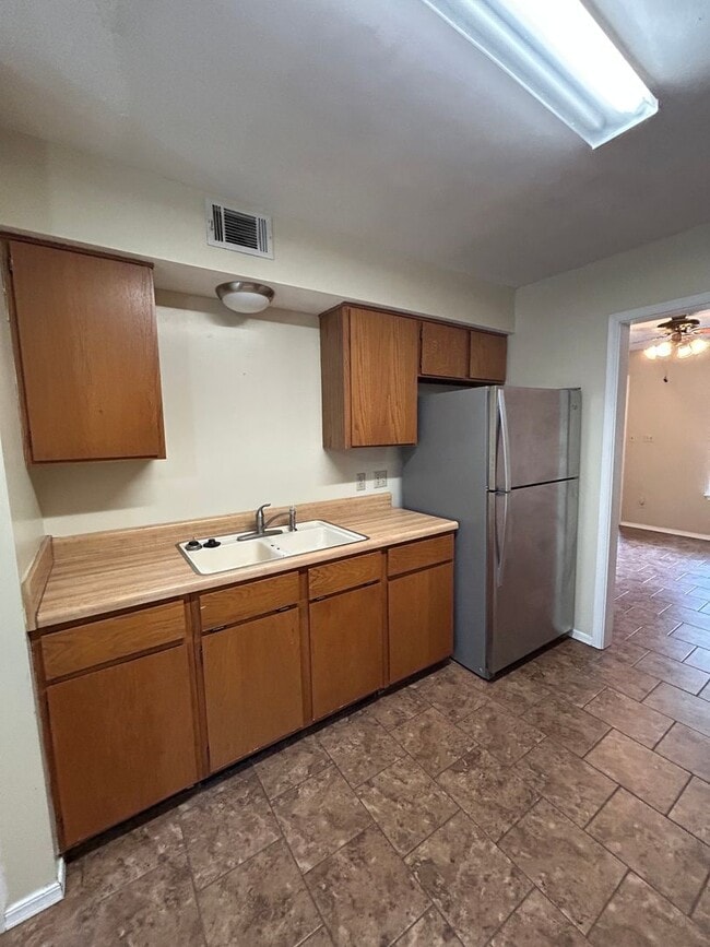 Building Photo - 2209 S Hartford Cove