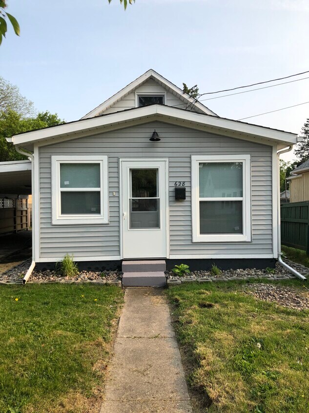 Primary Photo - 628 E Cavanaugh Rd
