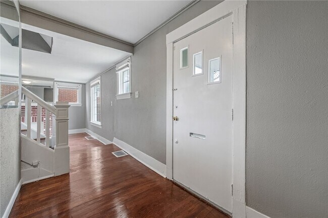 Foto del edificio - 160 Hazelwood Ave