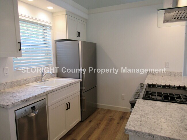 Foto del edificio - AVAILABLE JANUARY - Downtown SLO Studio with Great Views