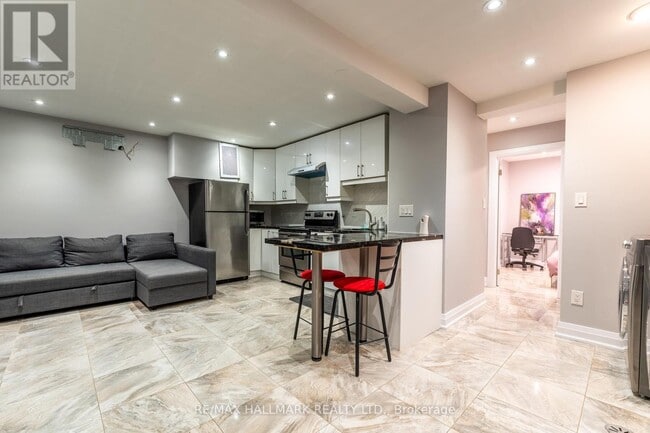 Building Photo - 98 Winchester St