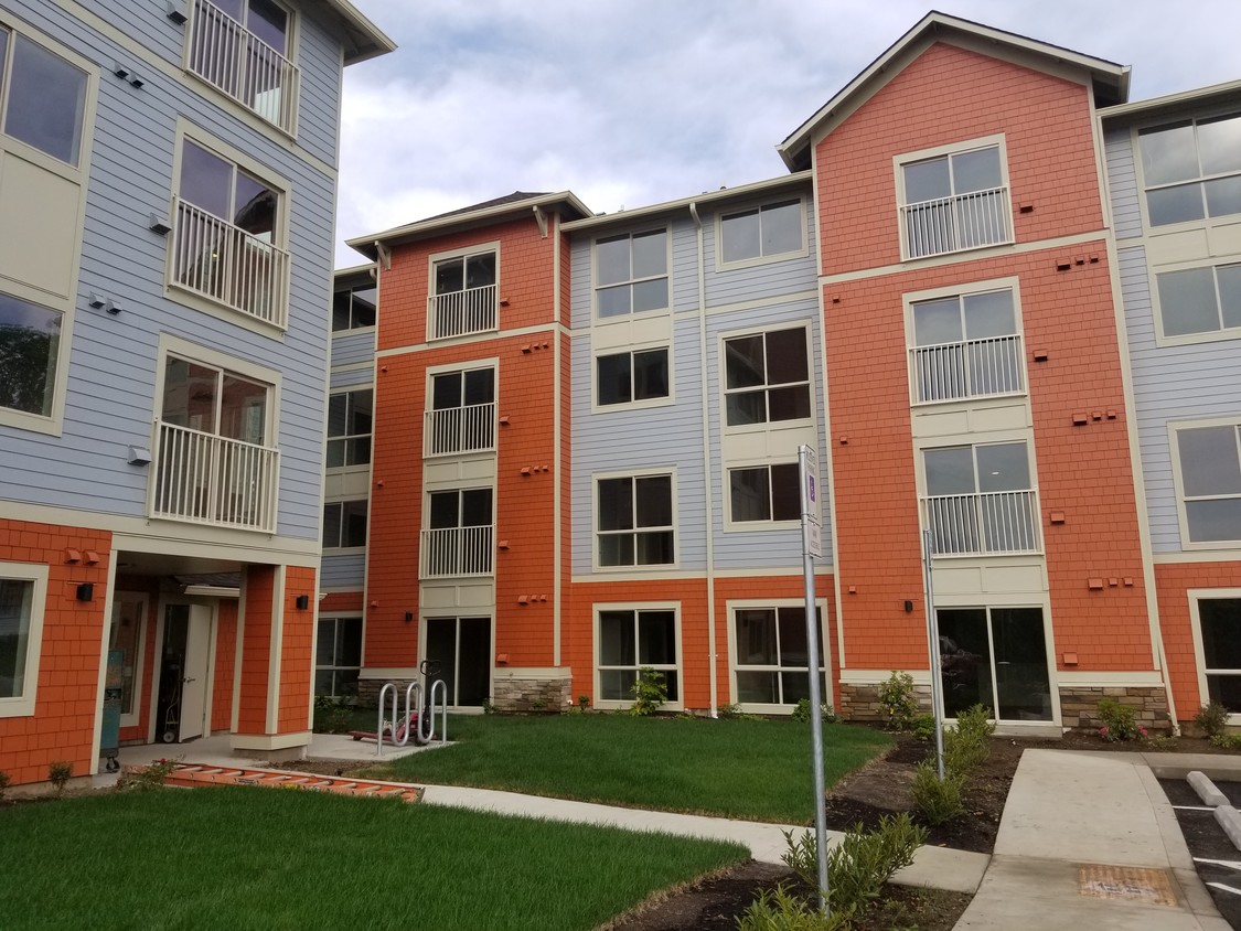 Foto principal - Blanton Commons Apartments in Beaverton, O...