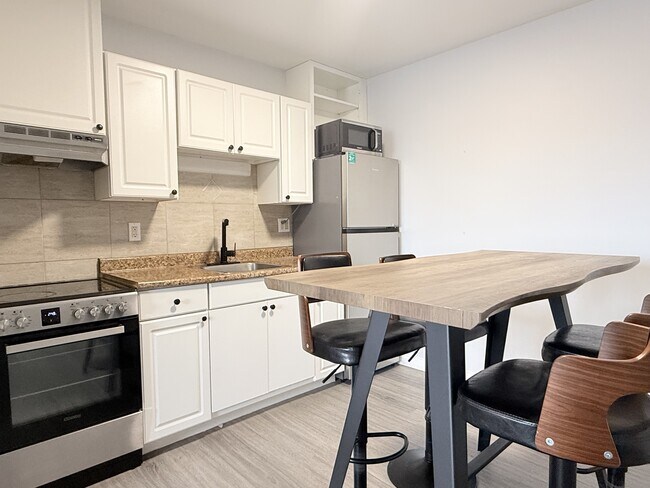 Photo du bâtiment - 1681 Windsor Ave