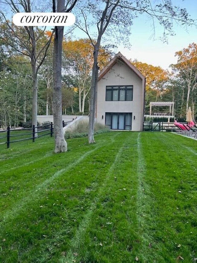 Foto del edificio - 9 Willow Pond Rd