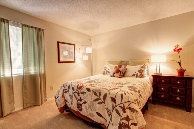 Building Photo - 3600 Greystone Dr