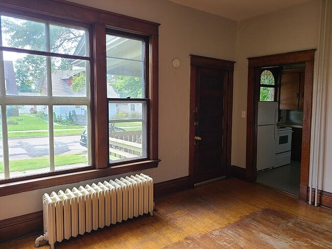 Building Photo - 1020 2nd Ave W