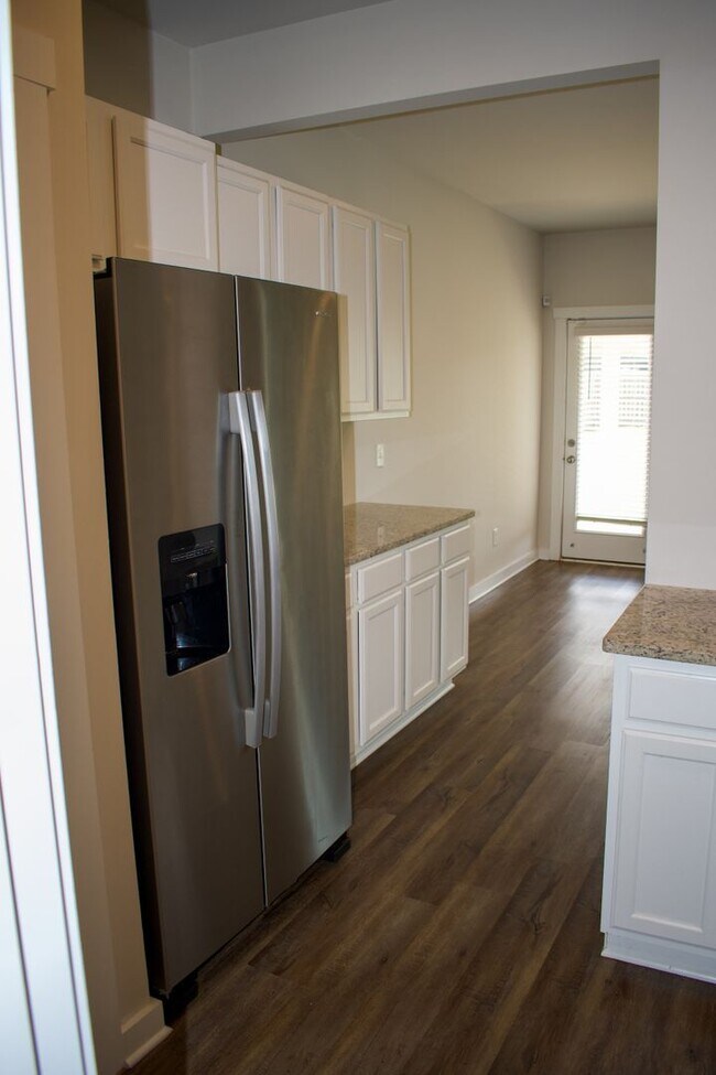 Building Photo - Spacious 3-Bedroom Home with Loft – Minute...