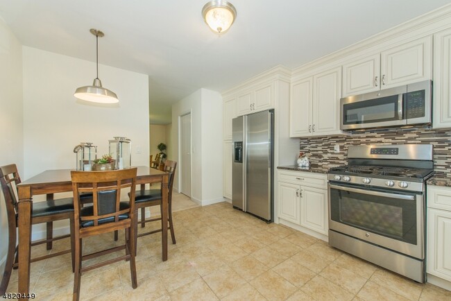 Building Photo - 29 Bowfell Ct