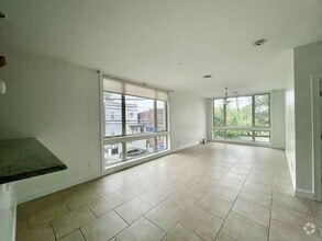 Building Photo - 422 68th St