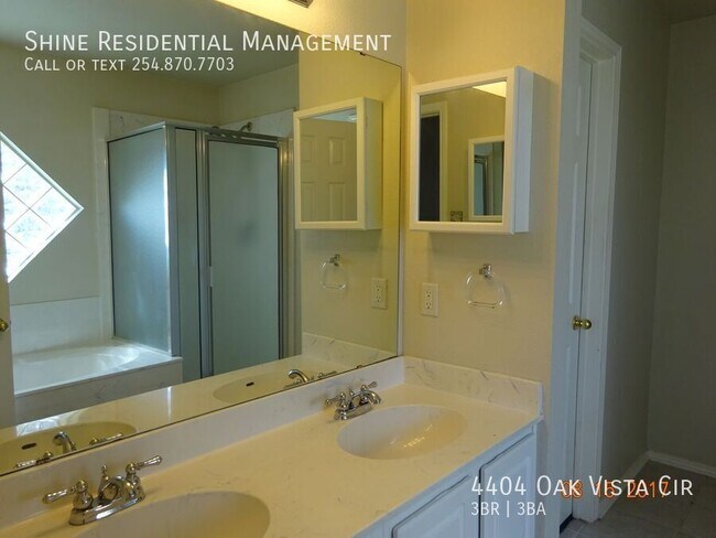 Foto del edificio - 4404 Oak Vista Cir