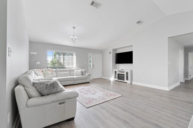 Building Photo - 457 Jillian Dr