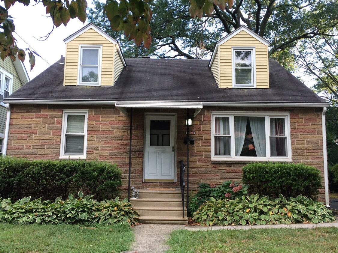 Primary Photo - 1102 Sycamore St