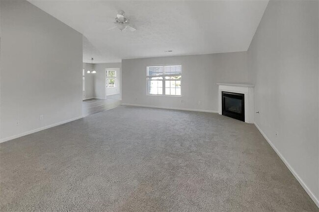 Building Photo - Single family 3 bedroom 2 bath house